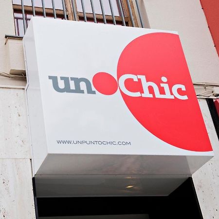 Hospedium Hostal Un Punto Chic Huesca Bagian luar foto