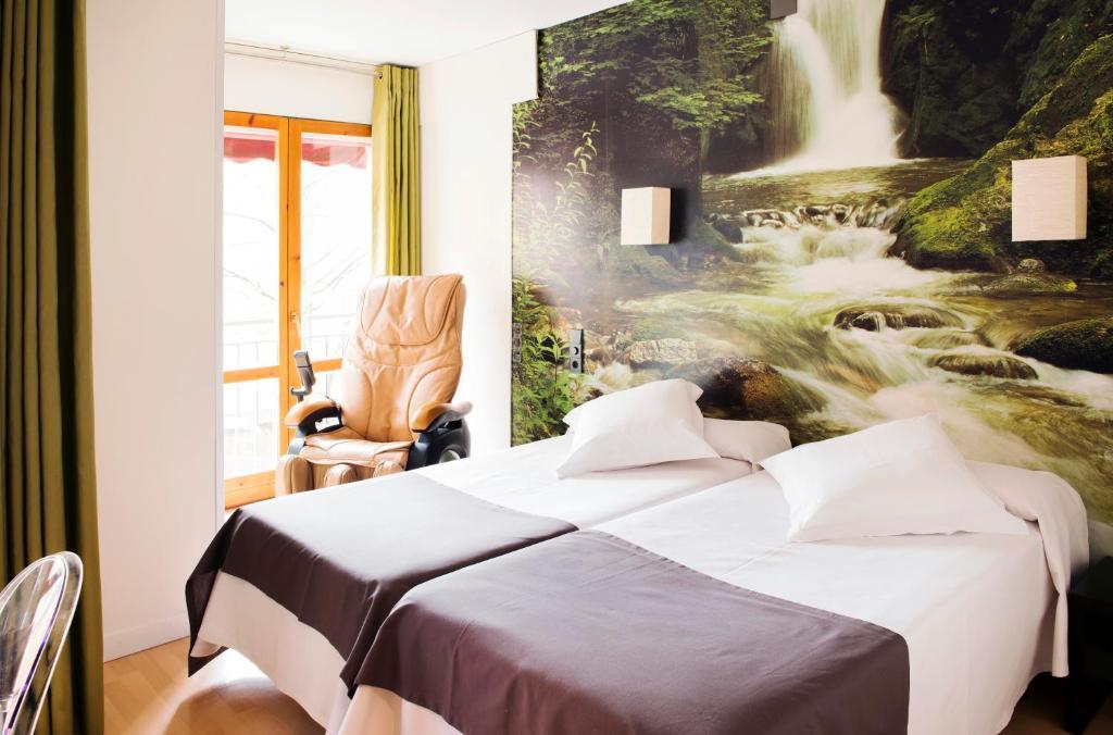 Hospedium Hostal Un Punto Chic Huesca Ruang foto