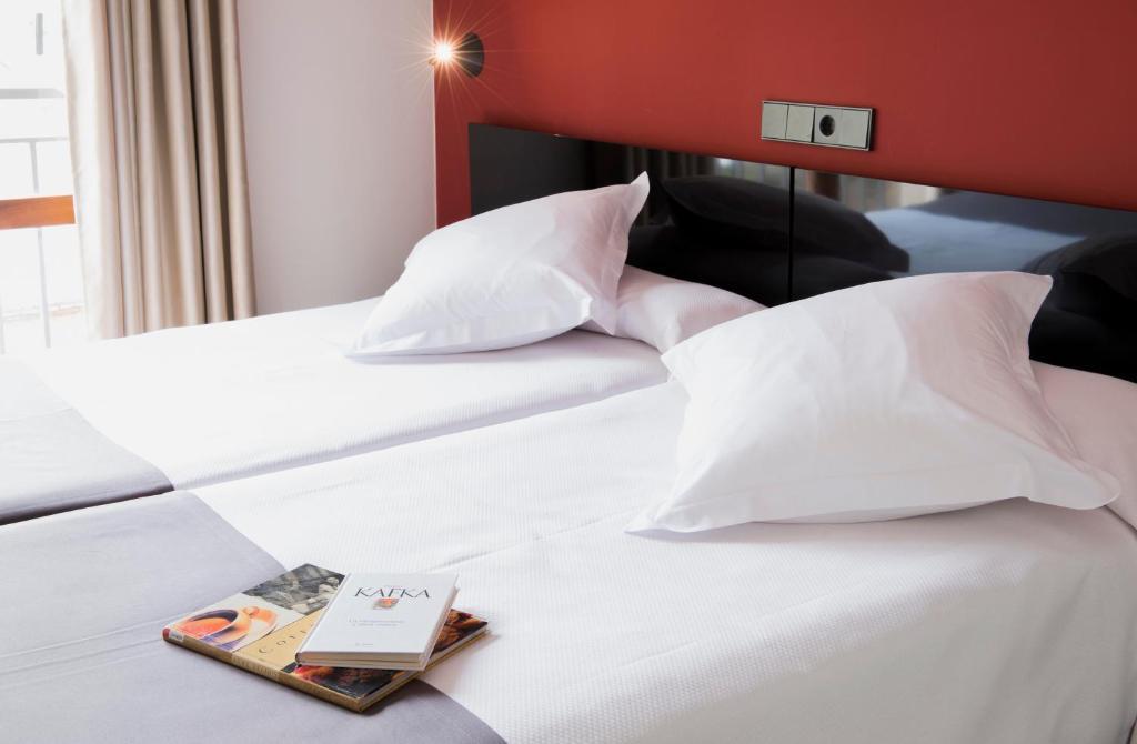 Hospedium Hostal Un Punto Chic Huesca Ruang foto