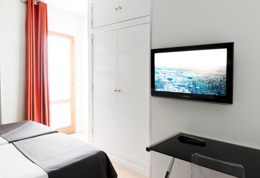 Hospedium Hostal Un Punto Chic Huesca Bagian luar foto