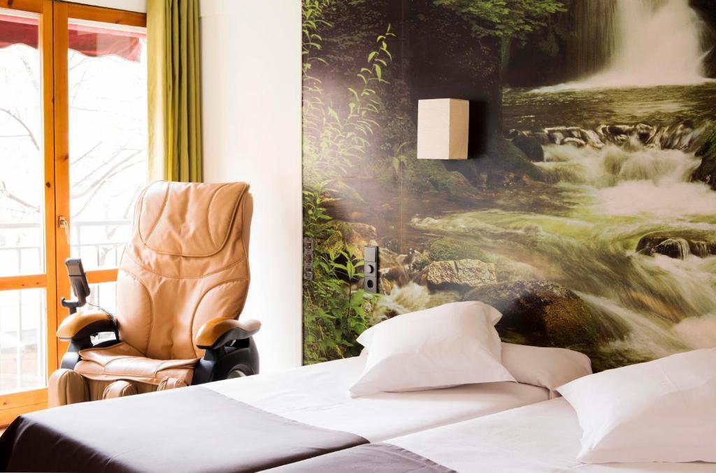 Hospedium Hostal Un Punto Chic Huesca Bagian luar foto