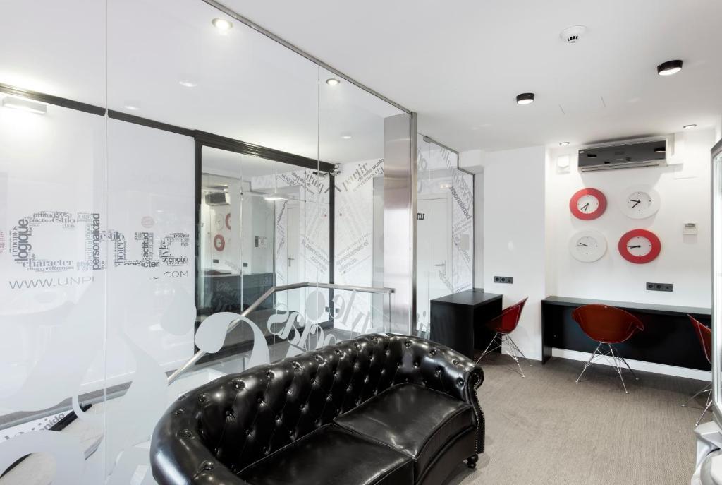 Hospedium Hostal Un Punto Chic Huesca Bagian luar foto