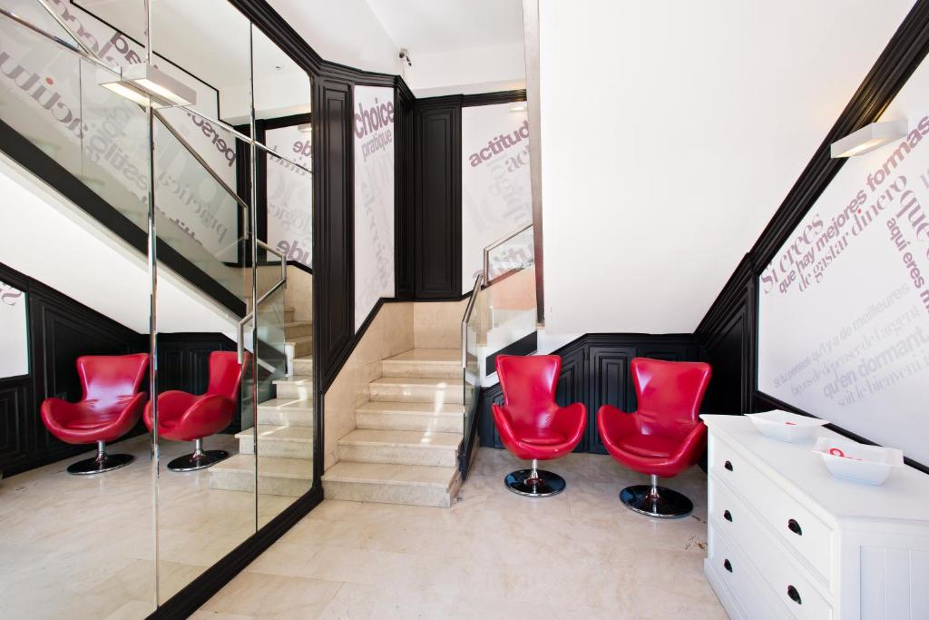 Hospedium Hostal Un Punto Chic Huesca Bagian luar foto