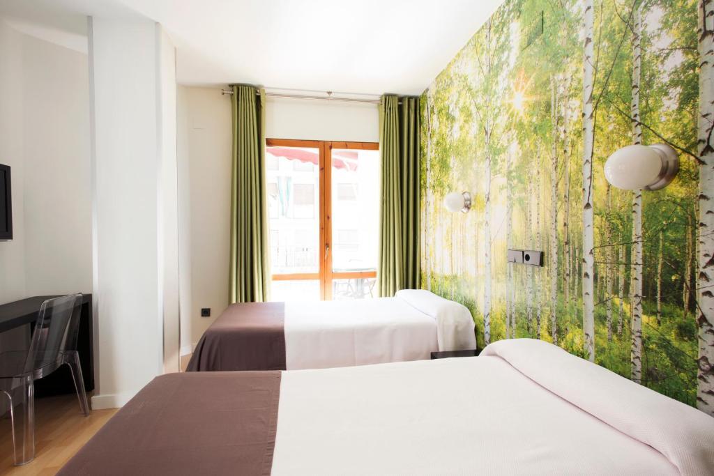 Hospedium Hostal Un Punto Chic Huesca Bagian luar foto