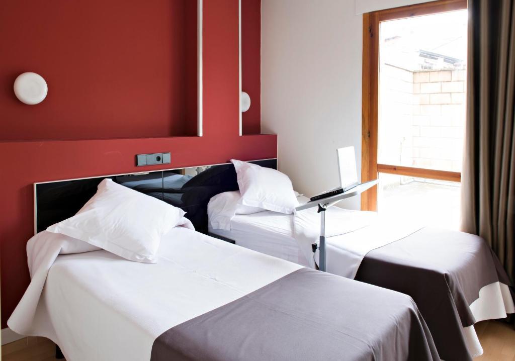 Hospedium Hostal Un Punto Chic Huesca Bagian luar foto