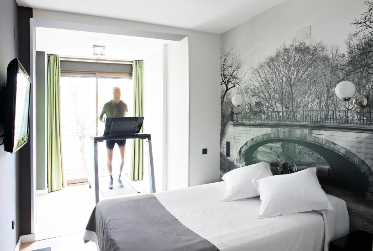 Hospedium Hostal Un Punto Chic Huesca Ruang foto