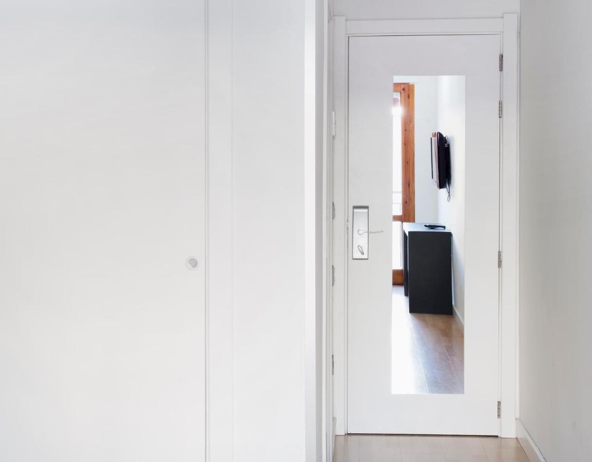 Hospedium Hostal Un Punto Chic Huesca Bagian luar foto